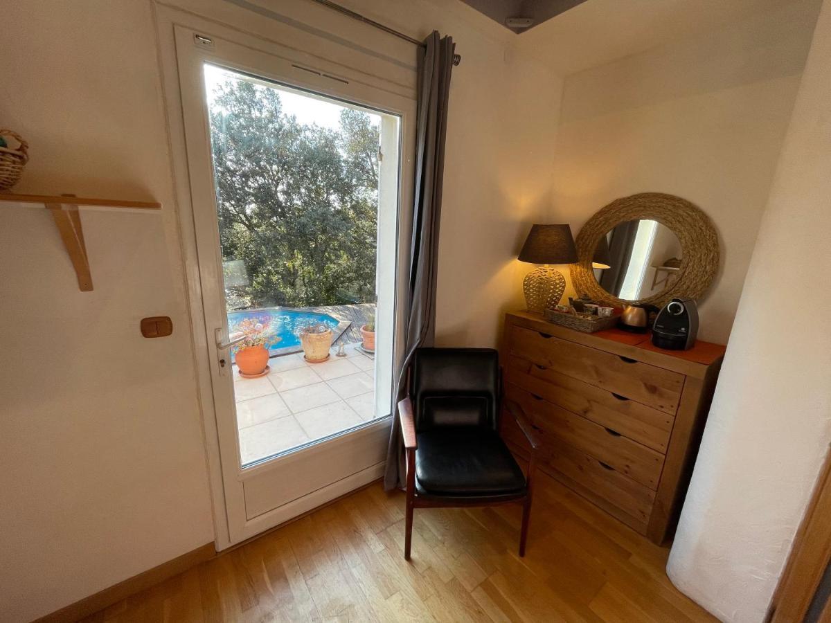 Le Calme De La Garrigue Bed & Breakfast Russan ภายนอก รูปภาพ