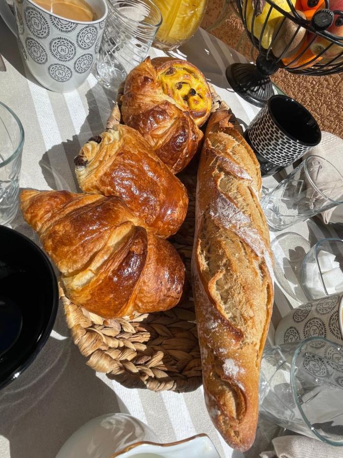 Le Calme De La Garrigue Bed & Breakfast Russan ภายนอก รูปภาพ