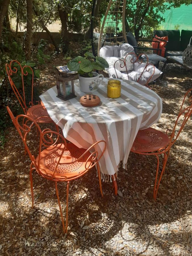 Le Calme De La Garrigue Bed & Breakfast Russan ภายนอก รูปภาพ