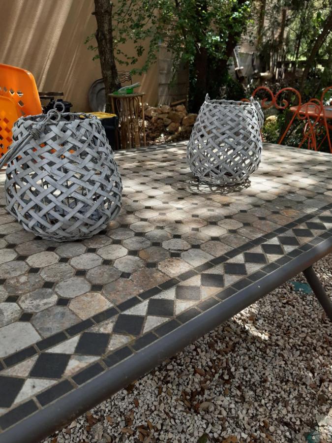 Le Calme De La Garrigue Bed & Breakfast Russan ภายนอก รูปภาพ