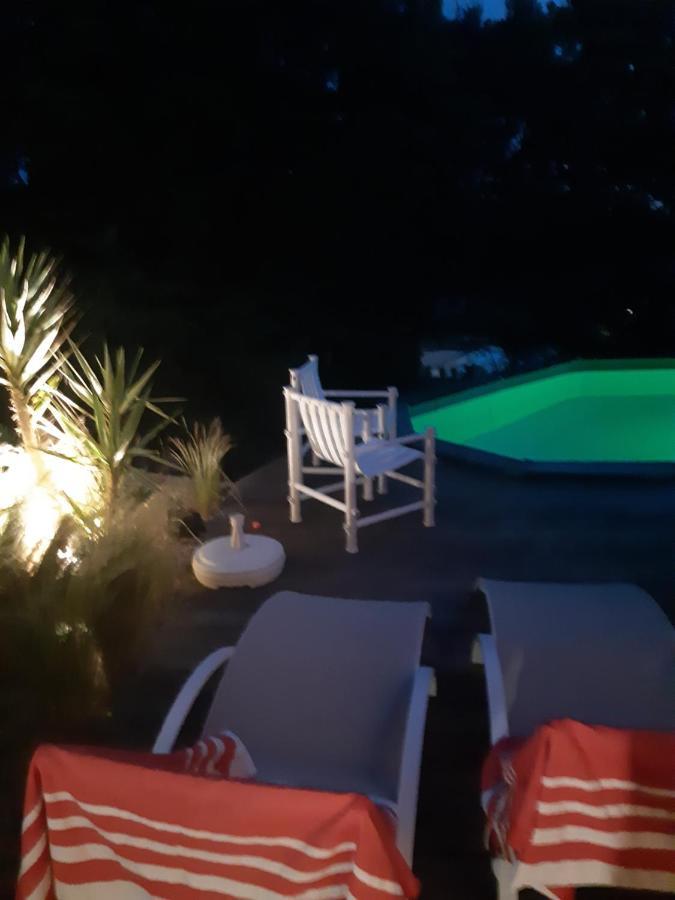 Le Calme De La Garrigue Bed & Breakfast Russan ภายนอก รูปภาพ