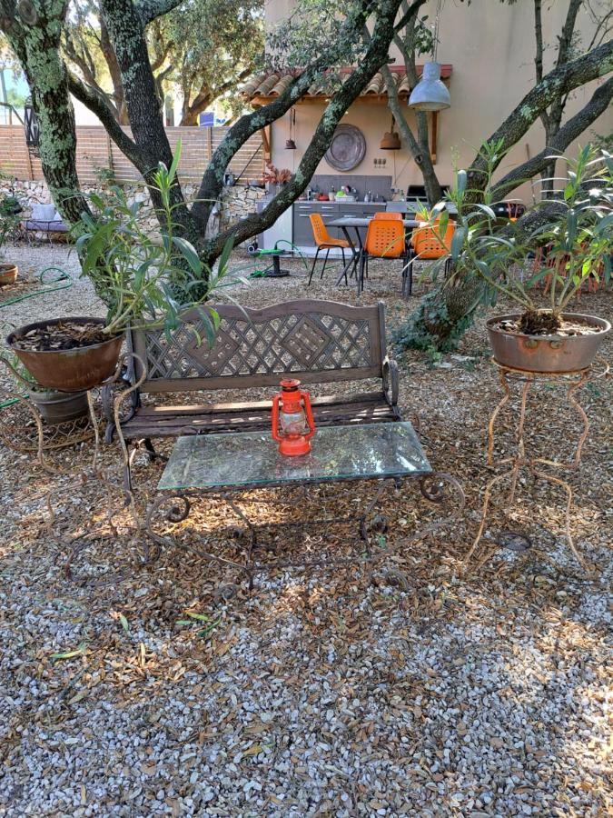 Le Calme De La Garrigue Bed & Breakfast Russan ภายนอก รูปภาพ