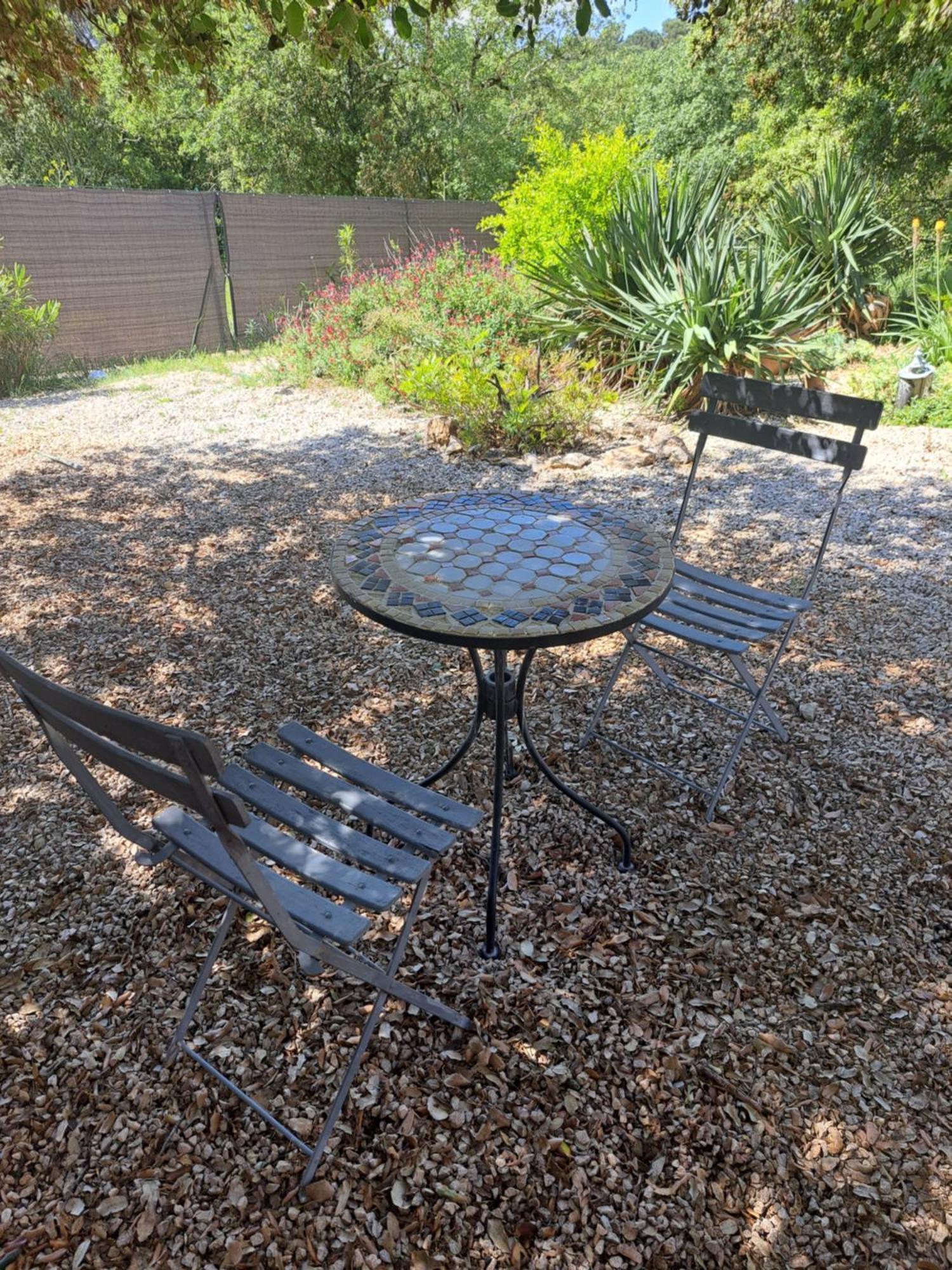 Le Calme De La Garrigue Bed & Breakfast Russan ภายนอก รูปภาพ