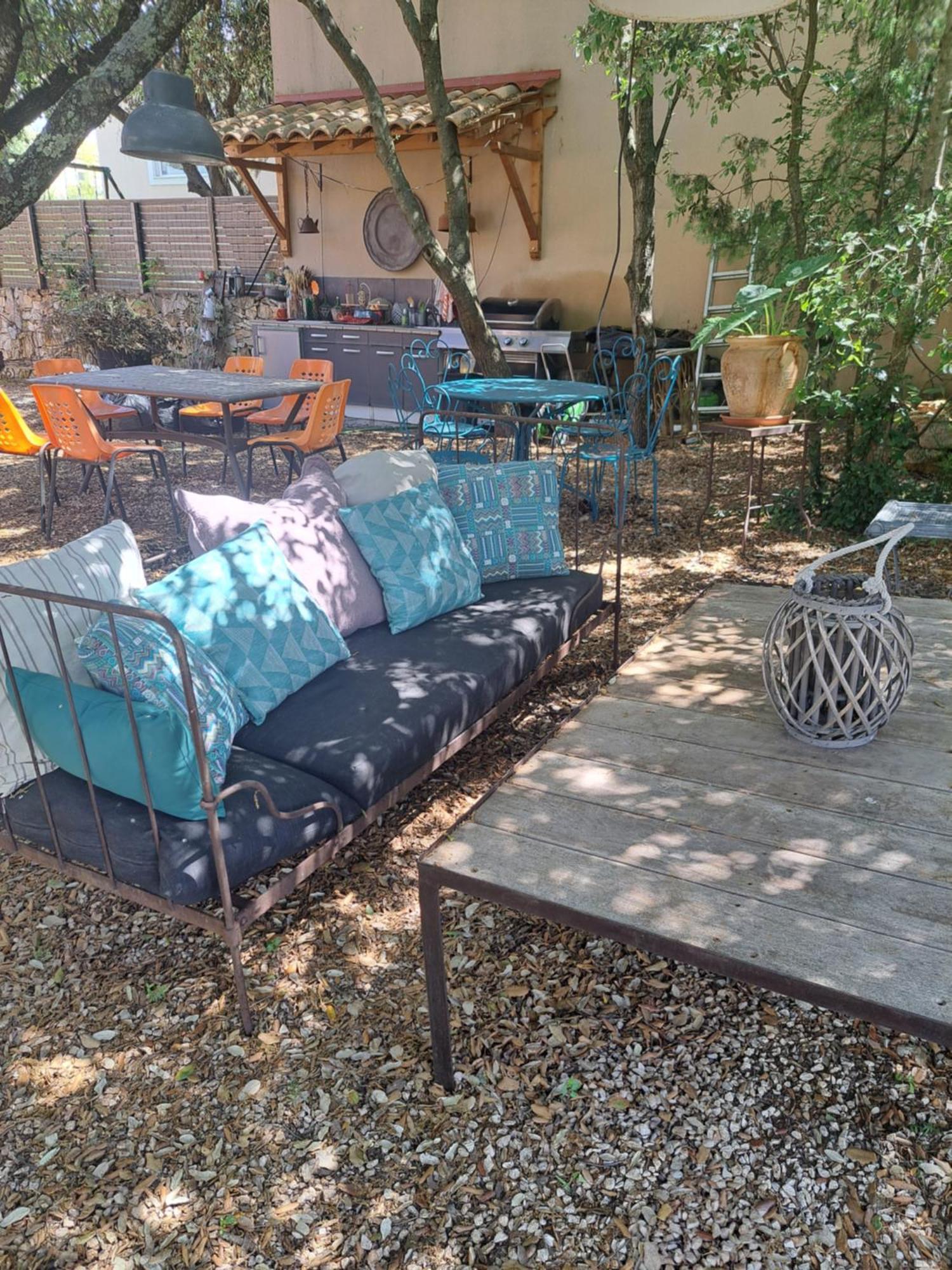 Le Calme De La Garrigue Bed & Breakfast Russan ภายนอก รูปภาพ