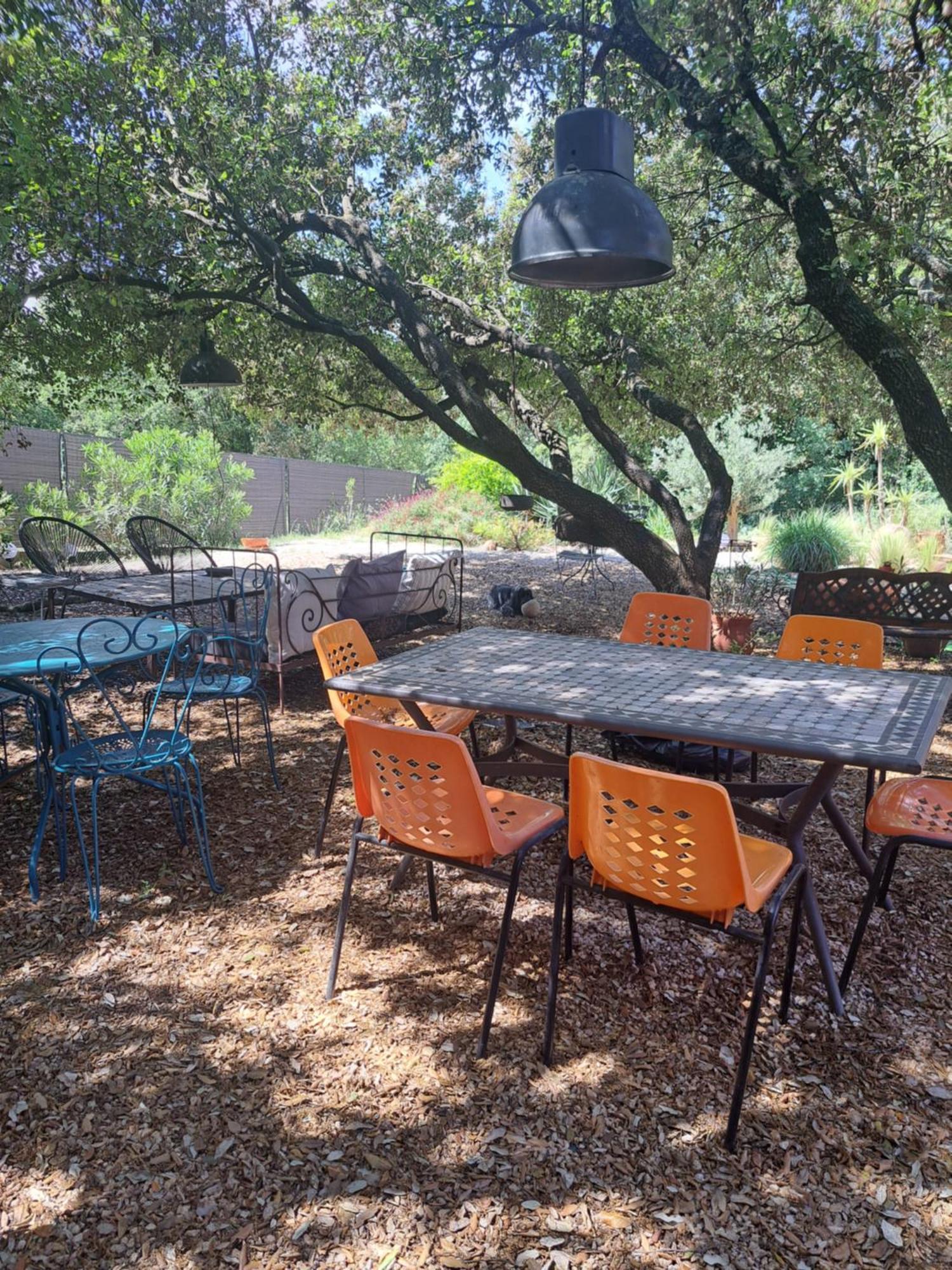 Le Calme De La Garrigue Bed & Breakfast Russan ภายนอก รูปภาพ