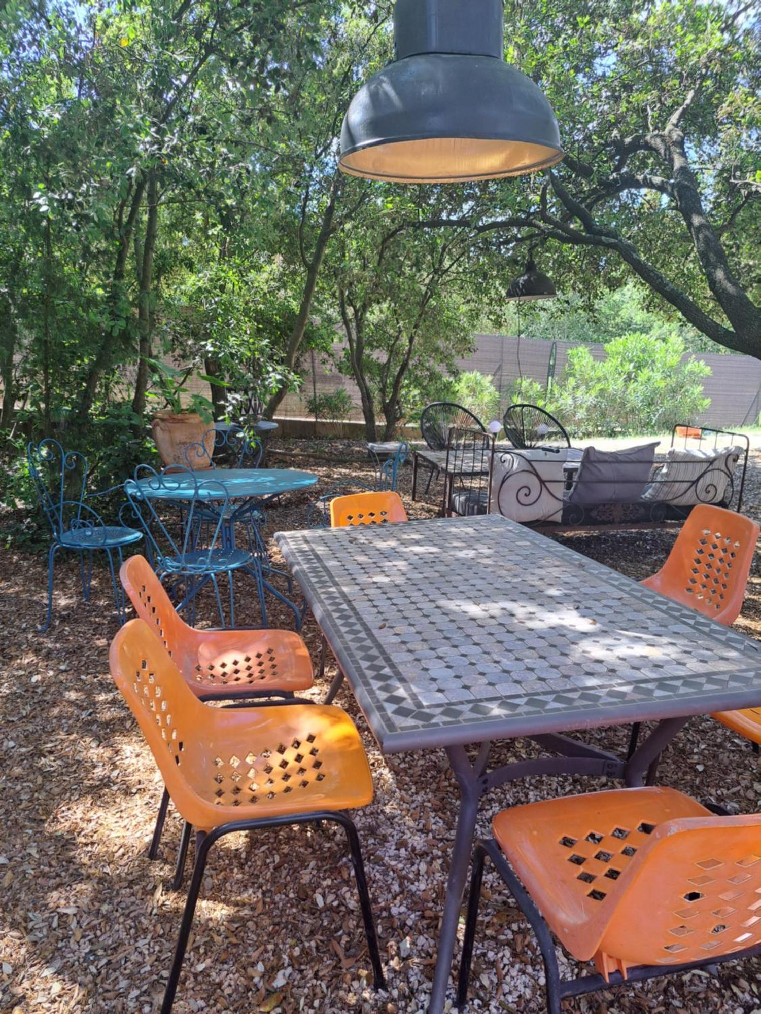 Le Calme De La Garrigue Bed & Breakfast Russan ภายนอก รูปภาพ