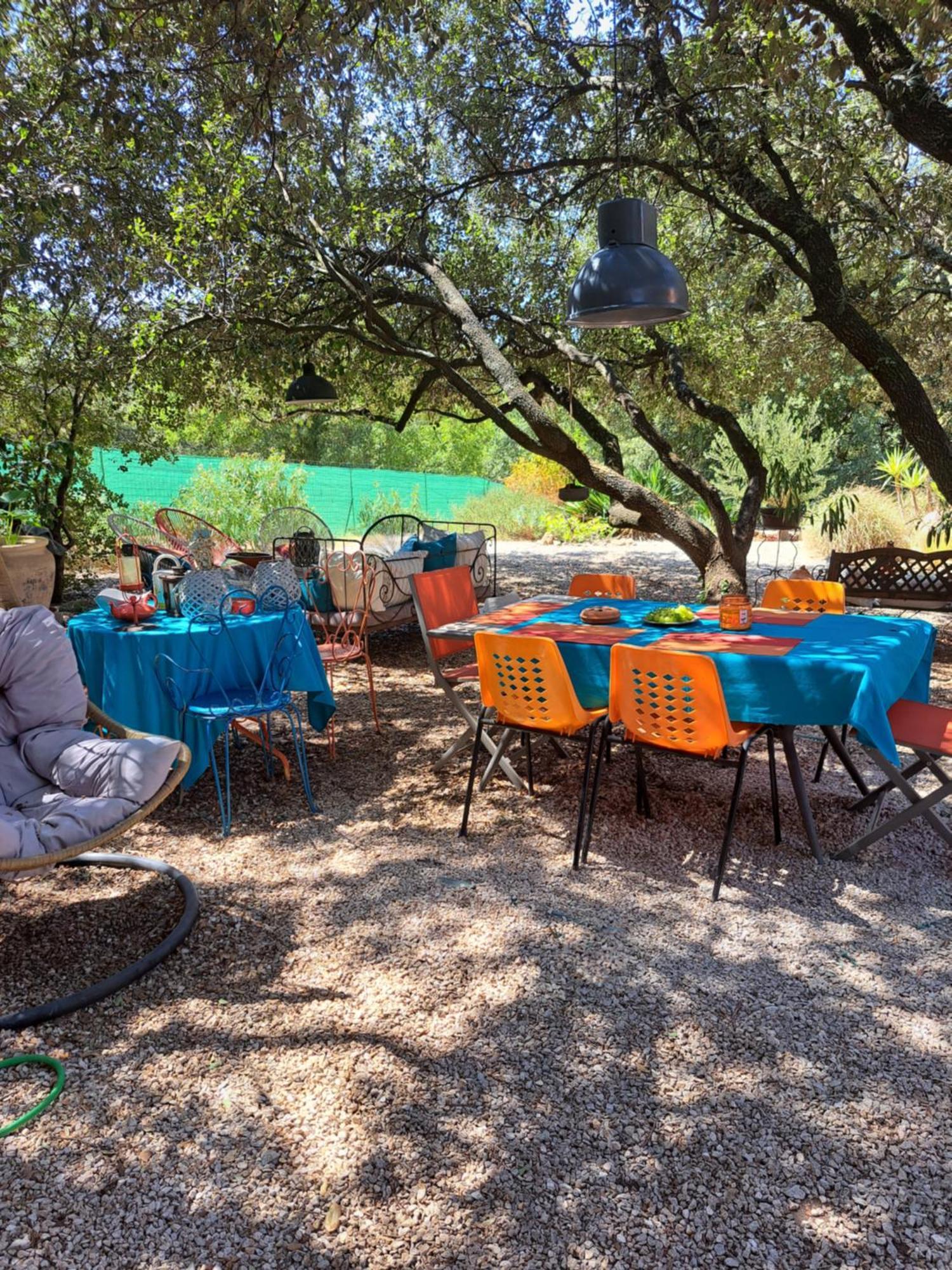 Le Calme De La Garrigue Bed & Breakfast Russan ภายนอก รูปภาพ
